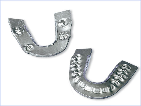 <strong>Alminax Rite-Bite</strong><br>Vorgeformte Bissplatten aus Aluminiumwachs