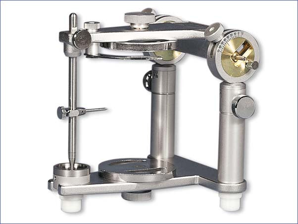 <strong>Balance® De Luxe 105 Artikulator</strong><br>Mittelwertartikulator mit stufenlos verstellbarer Kondylenbahnneigung