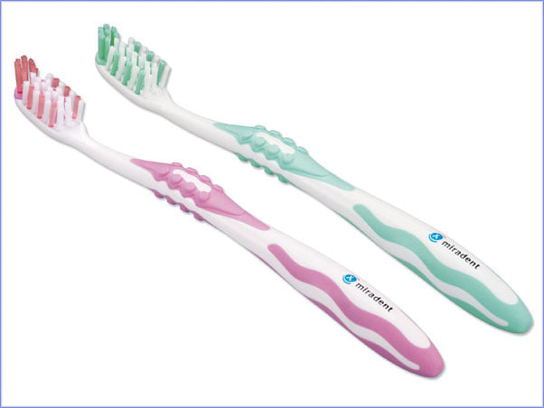 <strong>Carebrush® white</strong><br>Zahnbürste mit White Effekt