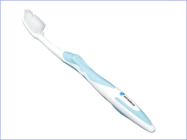 <strong>Carebrush® supersoft</strong><br>Zahnbürste mit seidenweichen Mikroborsten