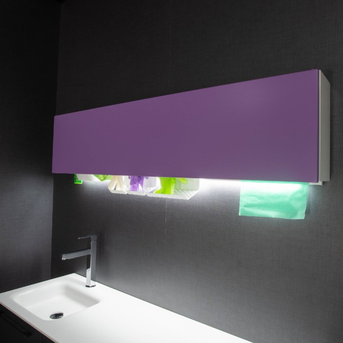 <strong>Edarredo Slim </strong> <br>moderner Wandschrank aus Stahl