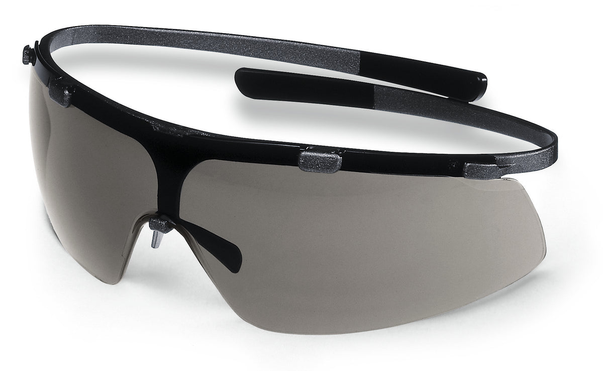 Ultraleichte iSpec® Super Lite Fit Schutzbrille von Hager & Werken mit flexiblen Bügeln sowie kratzfester und dauerhaft beschlagfreier Scheibe.