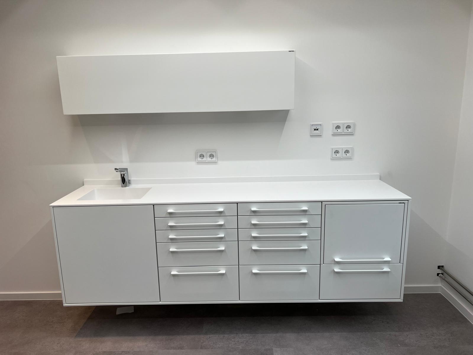 Edarredo Behandlungszeile aus hochwertigem Stahl e.03 Monocolore