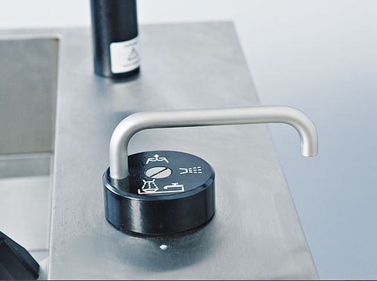 <strong> Wassermann Ausbrühautomat Wapo-Ex 12 II</strong><br>brüht 12 Küvettenhälften