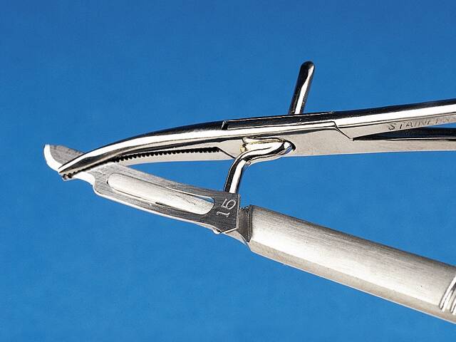 <strong>Hager & Werken Skalpell-Ex / Pin-Clipper</strong><br>Spezialpinzette mit Doppelfunktion