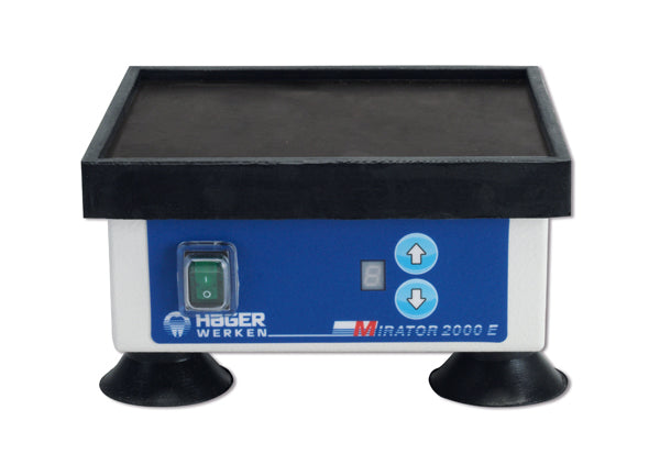 Elektronischer Hager & Werken Mirator 2000 E Rütteltisch mit neun einstellbaren Vibrationsstufen und Vibrationsteller mit 13 × 15 cm Innenmaß.